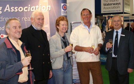 The 4,000th CA Member, Eric Roberts, is welcomed by fellow members (l to r) Paul Chandler, Patron Sir Robin Knox-Johnston, Rachel Chandler, and President Stuart Bradley